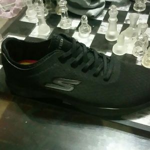 Skechers - black goga max