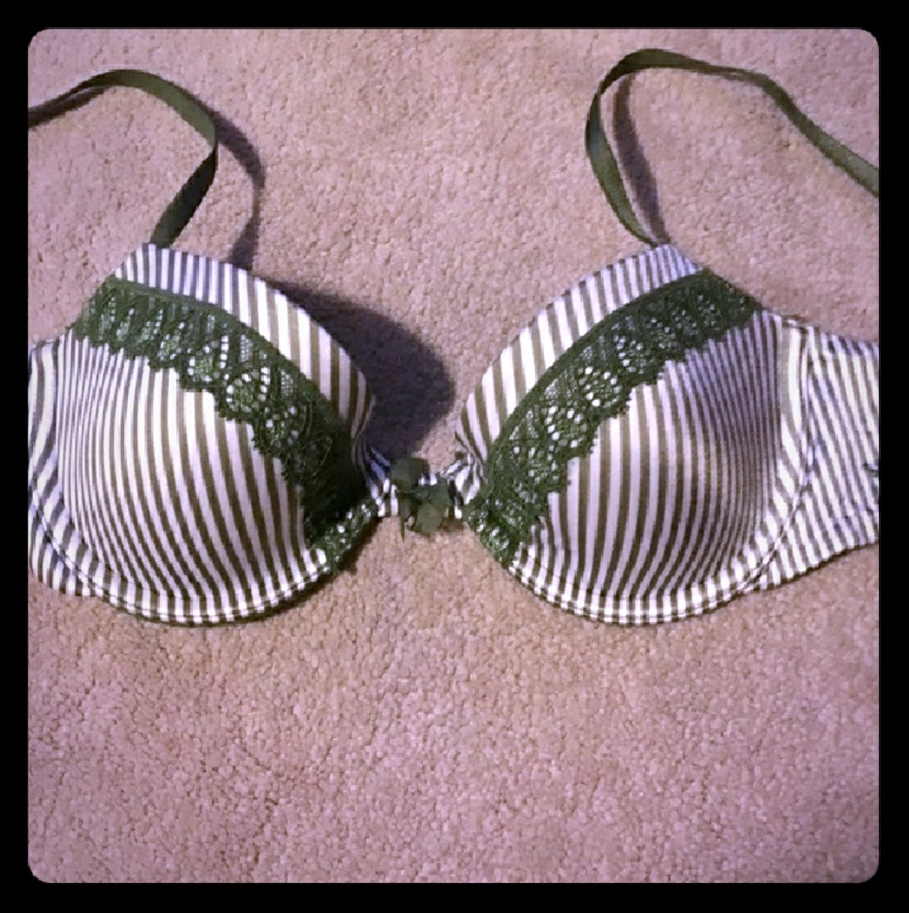 Green and white pattern bra