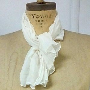 Delicate white/ivory scarf