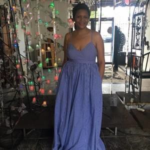 Meet your Posher, Dee