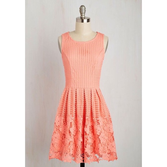 ModCloth Dresses & Skirts - Modcloth Coral Crocheted Dress