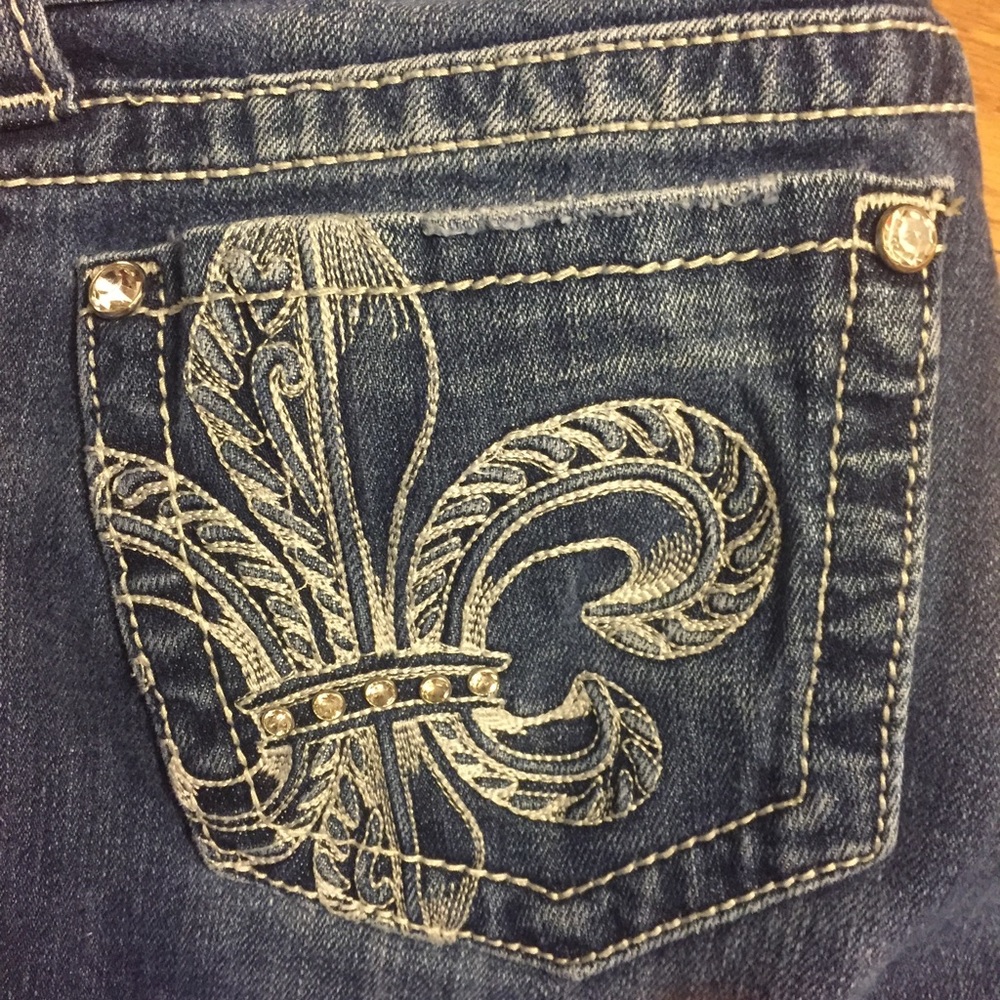 Miss Me Fleur-de-Lis print 👖 LOVE this pocket!