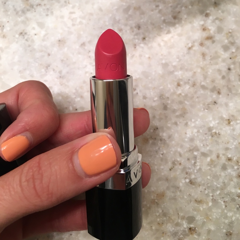BRAND NEW AVON NUDE LIPSTICK 💄