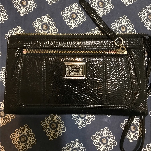 Gently used Poppy Coach wallet - Picture 1 of 3