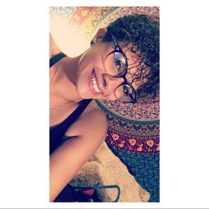 Meet your Posher, Nishaia