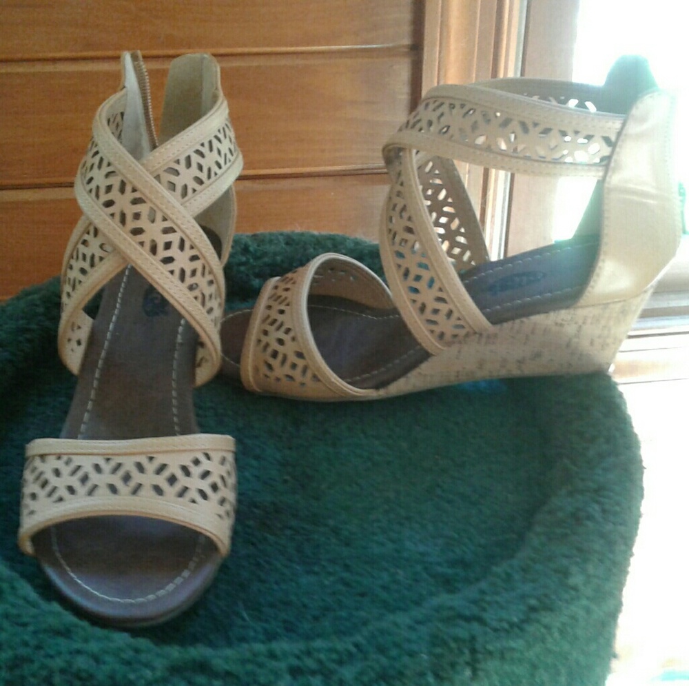 Rue 21 Beautiful Wrap around Sandel