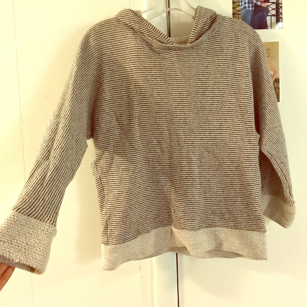 Grey striped quarter sleeve hoody