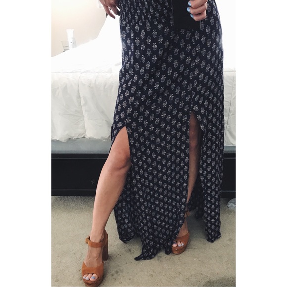 double slit // maxi skirt - Picture 2 of 3