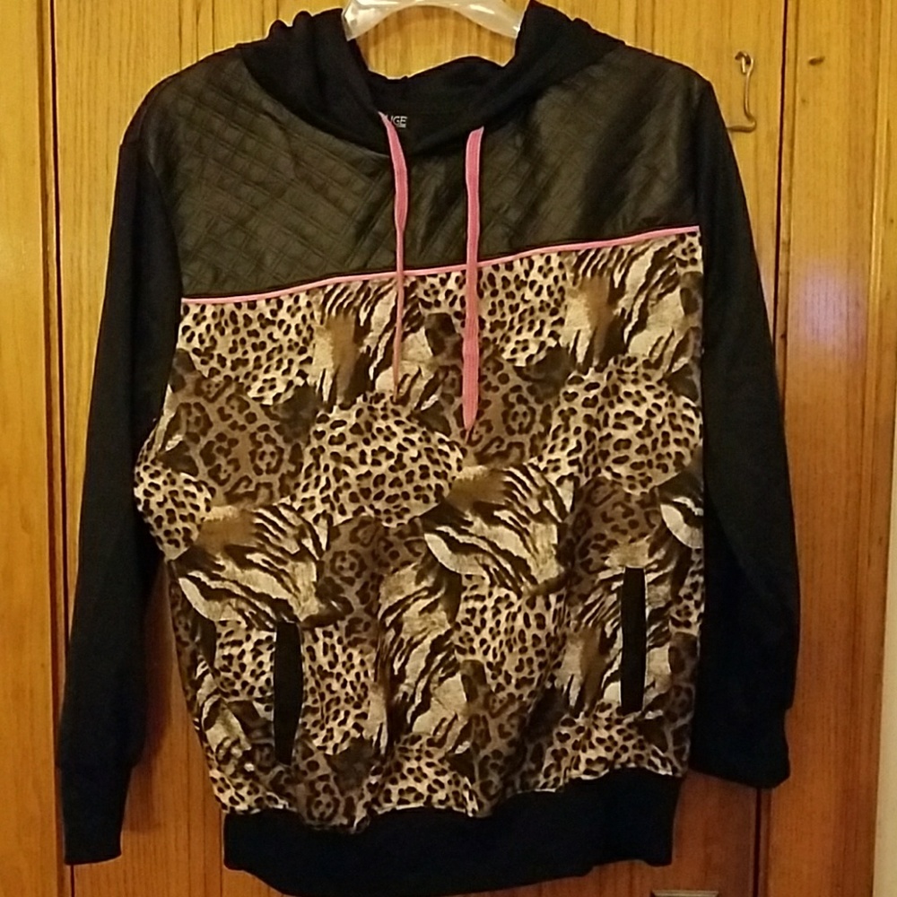 ⬇Cheetah shiny look pull over