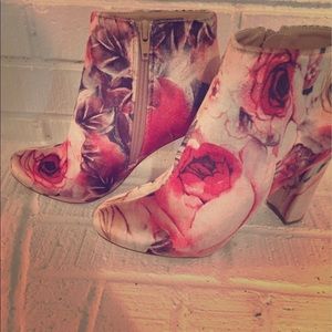 Liliana Floral Boot