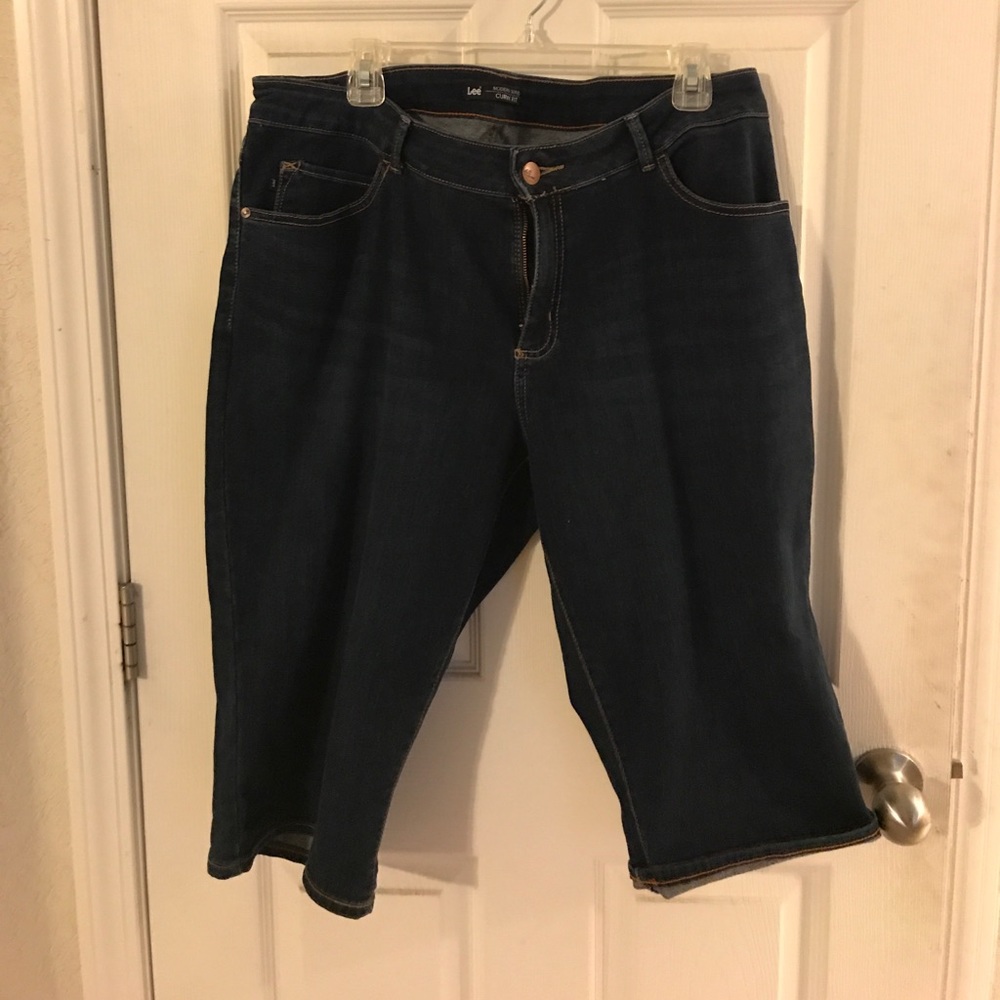 Used once Lee Curvy fit size 16 Capri jeans