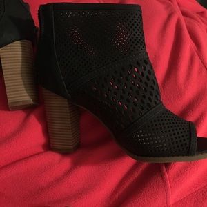 Dark blue. Peep toe bootys