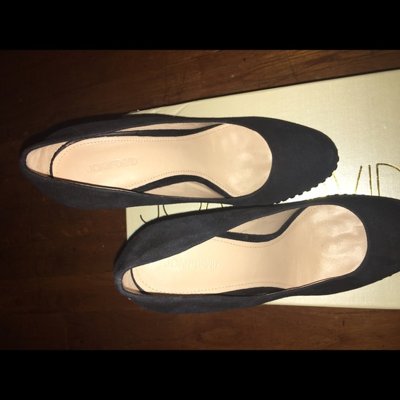 Joan and David Suede Daqasina platform heel. - Picture 4 of 5
