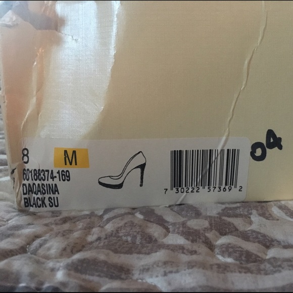 Joan and David Suede Daqasina platform heel. - Picture 5 of 5