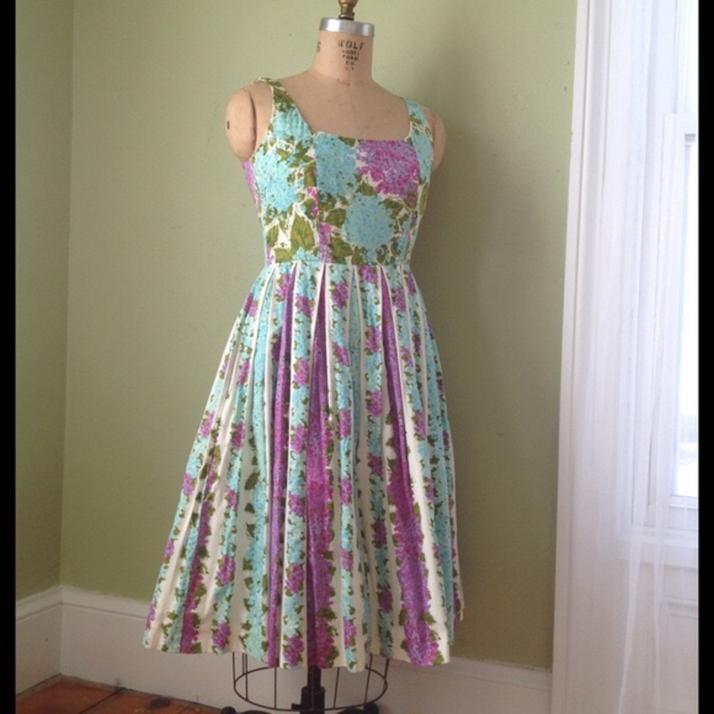 LOOKING FOR ISAAC MIZRAHI DRESS