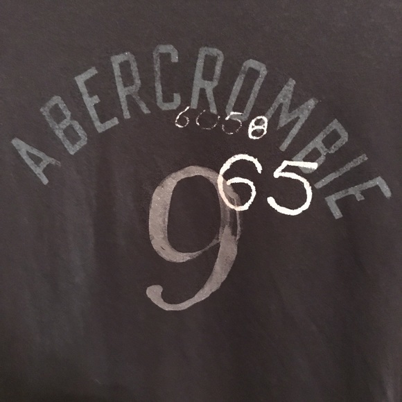 Abercrombie & Fitch Tops - Abercrombie & Fitch Fitted Tshirt