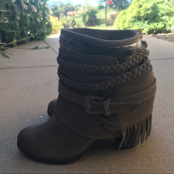 PRICE IS FIRM! 🔷TAUPE NAUGHTY MONKEY BOOTS - Picture 6 of 8