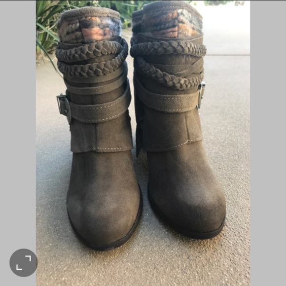 PRICE IS FIRM! 🔷TAUPE NAUGHTY MONKEY BOOTS - Picture 8 of 8