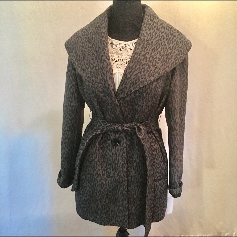 🎉SALE LAST CHANCE! NWT Gray Animal Print Coat