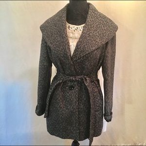 🎉SALE LAST CHANCE! NWT Gray Animal Print Coat