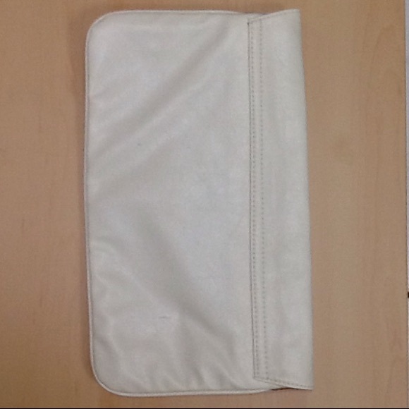 FINAL SALE ENDS 3/8 Winter White Clutch Purse - Picture 3 of 5