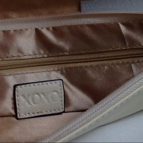 FINAL SALE ENDS 3/8 Winter White Clutch Purse - Picture 5 of 5