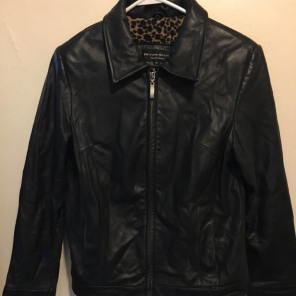 Women's Genuine Fitted Leather Jacket, Size Medium