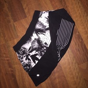 Lululemon floral skort excellent condition