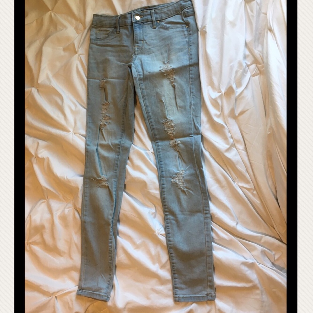 Mossimo Ripped Lightwash Skinny Jeans