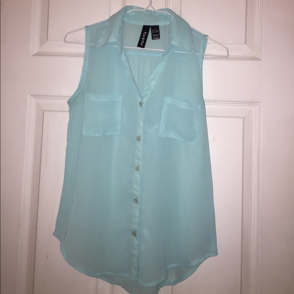 Adorable Sheer Button Up Top😋
