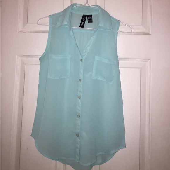 Adorable Sheer Button Up Top😋 - Picture 1 of 4