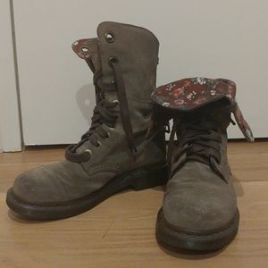 Dr. Martens Aimilie Taupe Suede