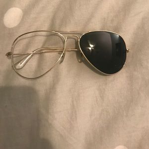 Ray Ban aviators!