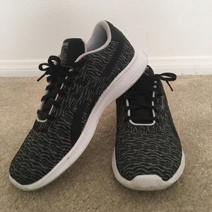 Revoke Classics, Black and Grey. Great condition!