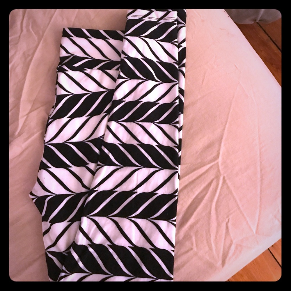 Black and White Lularoe Leggings
