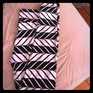 Black and White Lularoe Leggings