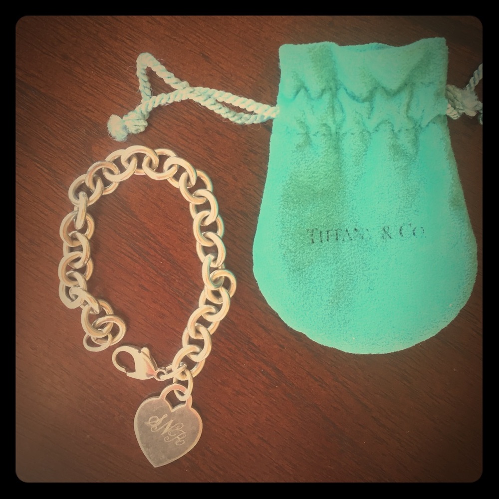 TIFFANYS silver link bracelet w heart charm
