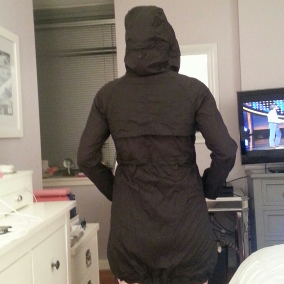 NWT LULULEMON LOUD AND CLEAR JACKET - Picture 2 of 3