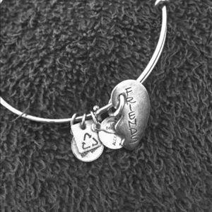 BFF 'Friend' half heart ❤️🖤 Silver Alex and Ani