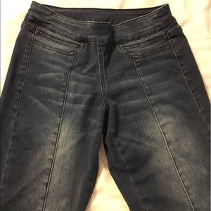 Light jeggings from delias