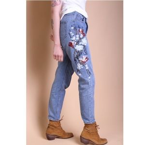 ❌SOLD❌ 🌸 EVERYONE'S FAV 🌸 FLORAL DENIM 🌼👖✌🏽☮️