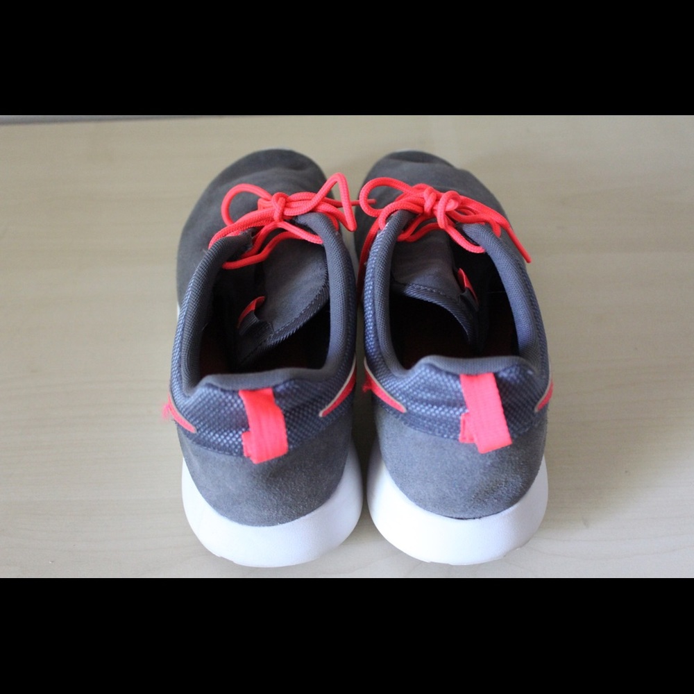 Nike Roshe - Picture 2 of 3