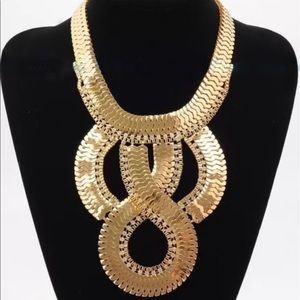 BCBG statement necklace