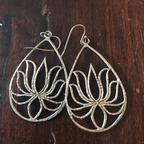 Satya Jewelry Jewelry - Satya lotus gold earrings