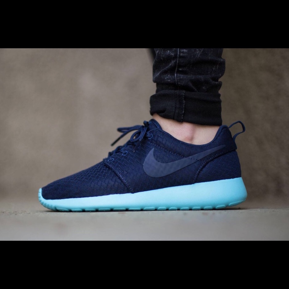 NIKE ROSHE ONE SIZE 9
