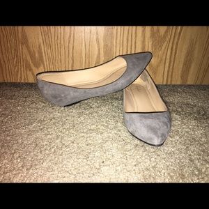 Pointy grey flats
