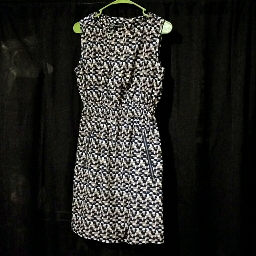 Sleeveless professional cut dress