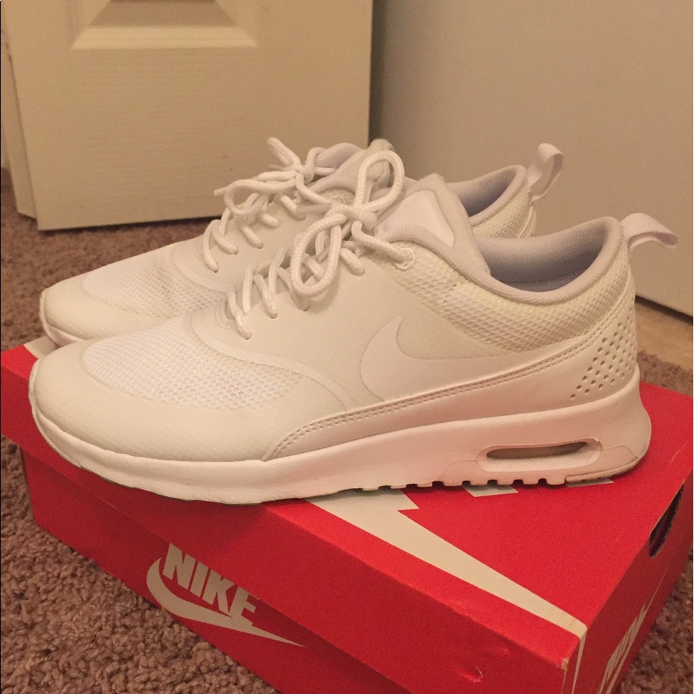 All white air max thea