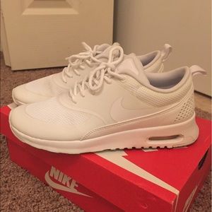All white air max thea