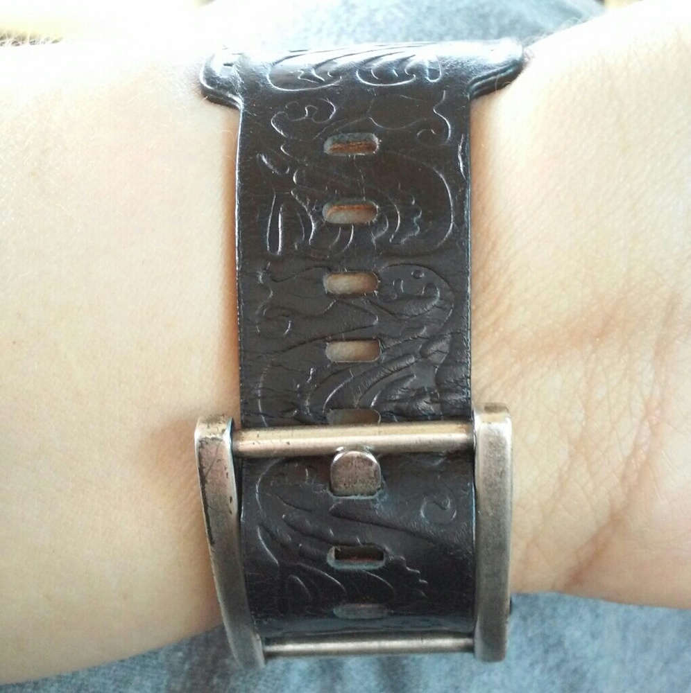 Guess Leather Watch - Picture 3 of 4